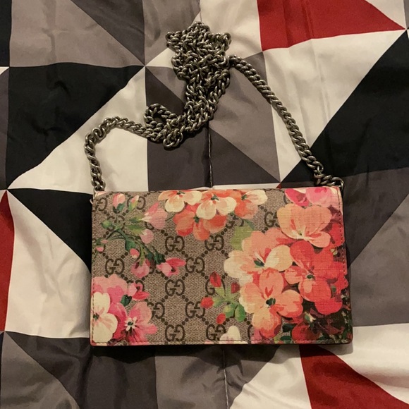 Gucci bloom wallet in chain. - Picture 2 of 4